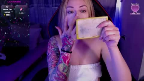 Snapshot of kinkydoll_ chatting on February 2026 09:15:02 PM Sara online show from February 2026 09:15:02 PM