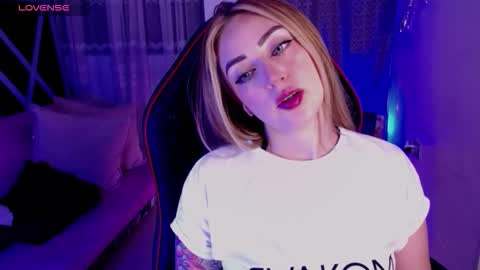 Snapshot of kinkydoll_ chatting on February 2026 11:58:01 PM Sara online show from February 2026 11:58:01 PM