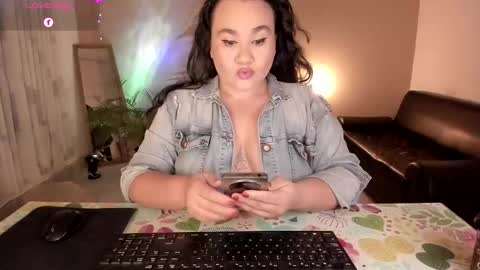 Snapshot of kinkyelise chatting on October 2025 07:05:02 AM Jenny online show from October 2025 07:05:02 AM