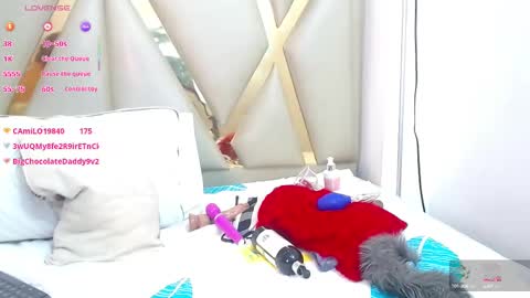 Snapshot of kinkyhousewifee_ chatting on February 2025 12:30:01 AM MISS RYN online show from February 2025 12:30:01 AM