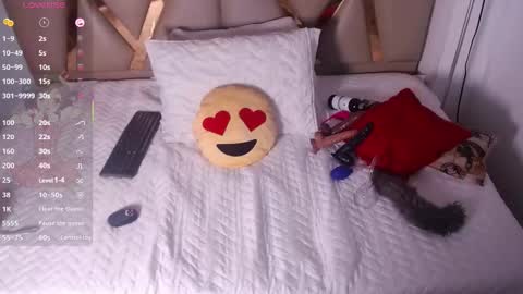 Snapshot of kinkyhousewifee_ chatting on February 2025 02:46:01 AM MISS RYN online show from February 2025 02:46:01 AM