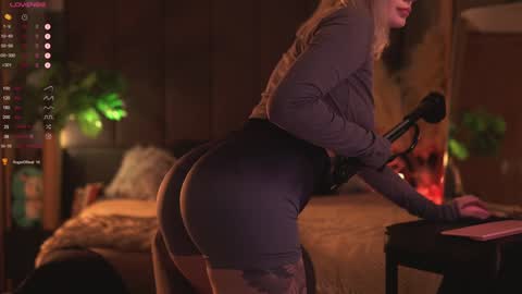 kinkylina_ online show from December 2024 08:41:01 AM