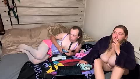 kinkyqueenandpet95 online show from October 2025 03:53:02 AM