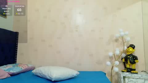 kinkyymommyyy online show from June 2026 12:18:02 PM