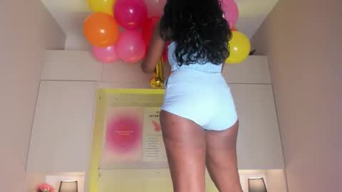 Snapshot of kiomarabaker chatting on January 2026 11:59:01 AM M A R A online show from January 2026 11:59:01 AM