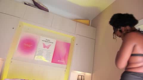 Snapshot of kiomarabaker chatting on February 2026 12:03:01 PM M A R A online show from February 2026 12:03:01 PM