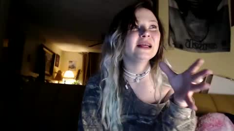 Snapshot of kipsy420 chatting on September 2025 12:46:02 AM Kipsy Rose online show from September 2025 12:46:02 AM