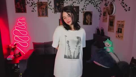 Snapshot of kira_kick chatting on October 2025 05:17:01 PM Kira VanKick online show from October 2025 05:17:01 PM