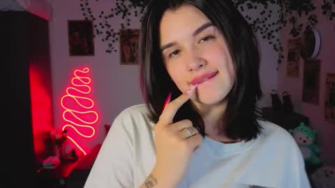 Snapshot of kira_kick chatting on October 2025 04:42:02 PM Kira VanKick online show from October 2025 04:42:02 PM