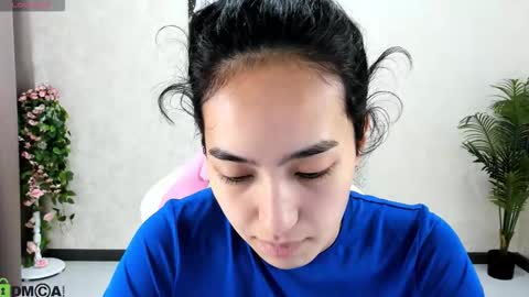 Snapshot of kira_lilian chatting on October 2025 01:59:01 AM Aura online show from October 2025 01:59:01 AM