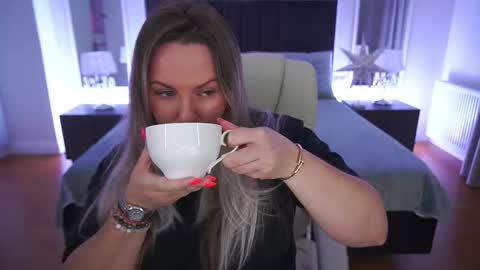 Kira online show from March 2026 07:58:02 PM