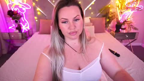 Kira online show from April 2026 08:00:02 PM