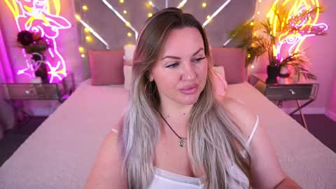 Kira online show from April 2026 07:44:01 PM