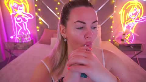Snapshot of kiracandys chatting on May 2026 08:14:02 PM Kira online show from May 2026 08:14:02 PM