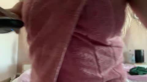 KiraDivine online show from April 2026 01:41:02 PM