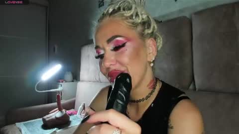 Kira online show from July 2026 08:05:01 PM