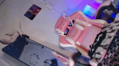 Snapshot of kiramillerxx chatting on December 2024 03:04:01 AM Its your girl KIRA online show from December 2024 03:04:01 AM