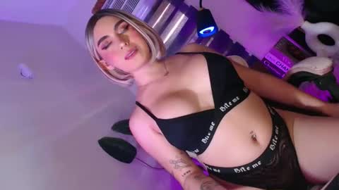 Snapshot of kiramillerxx chatting on September 2025 02:11:02 AM Its your girl KIRA online show from September 2025 02:11:02 AM