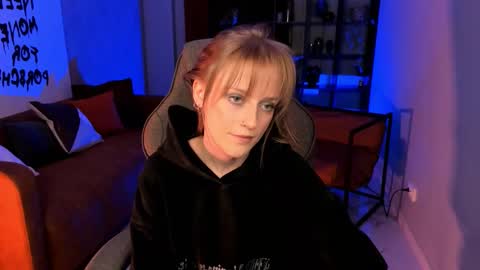 Kira online show from December 2025 08:36:02 PM