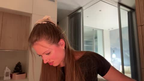 Kira online show from February 2026 06:04:02 PM