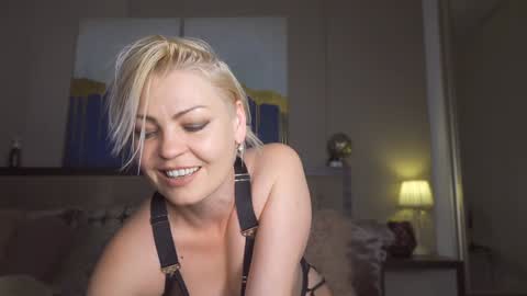 kirasunny online show from February 2025 08:42:02 PM