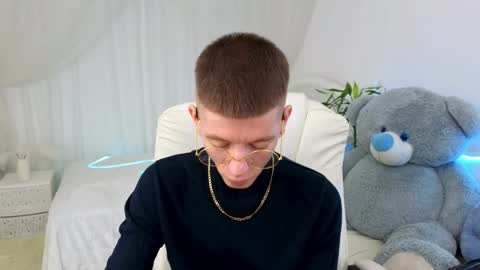 Snapshot of kireev_ chatting on March 2025 06:18:02 AM online show from March 2025 06:18:02 AM