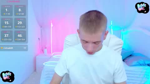 Snapshot of kireev_ chatting on October 2025 09:18:02 AM online show from October 2025 09:18:02 AM