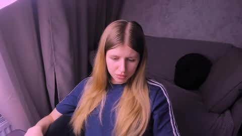 Kira online show from March 2025 06:54:02 PM