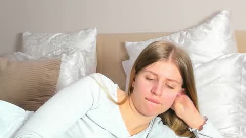 Kira online show from March 2026 07:20:02 PM