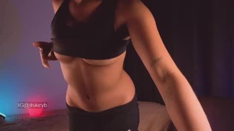 Snapshot of kiry_blossom chatting on November 2025 01:25:02 AM See you in a few minutes today December 1st. online show from November 2025 01:25:02 AM