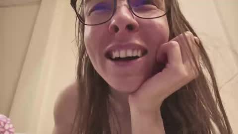 Snapshot of kiska_iriska chatting on February 2025 02:44:02 PM Wet Girl online show from February 2025 02:44:02 PM