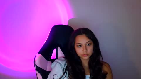 kiss_ameliaa online show from October 2025 10:48:02 AM