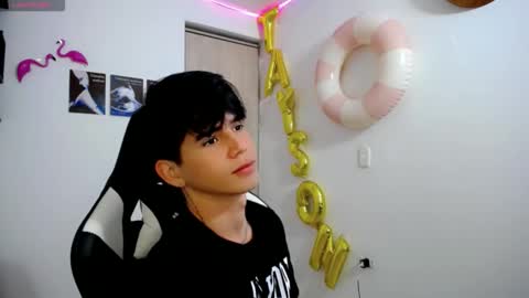 kiss_whitee online show from September 2025 12:33:01 AM