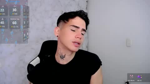 kiss_whitee online show from October 2025 02:40:02 PM