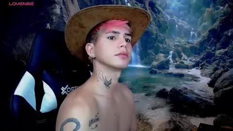 kiss_whitee online show from February 2026 06:22:01 AM