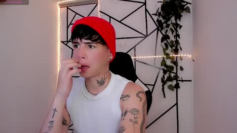 kiss_whitee online show from May 2026 04:02:01 PM