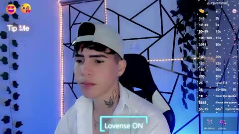kiss_whitee online show from June 2026 05:02:01 AM