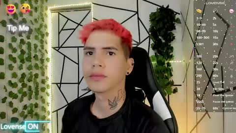 kiss_whitee online show from June 2026 07:58:02 AM
