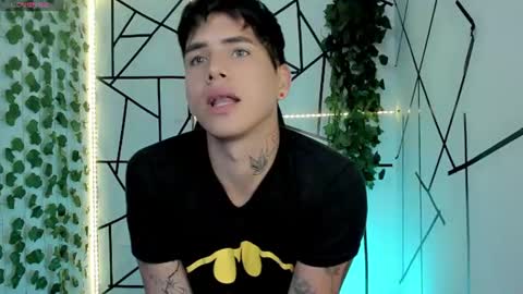 kiss_whitee online show from August 2026 12:57:02 AM