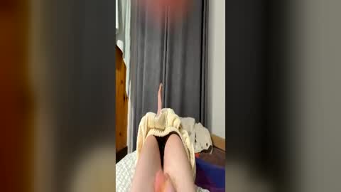 kisshuggxo online show from June 2026 12:08:02 AM