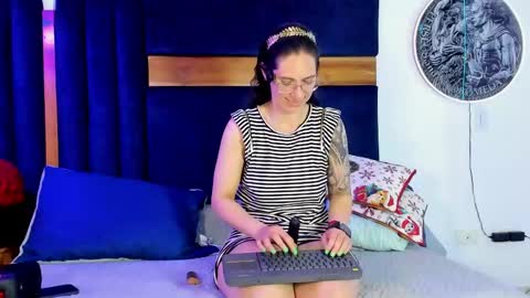 Kissing Company online show from April 2026 04:37:01 AM