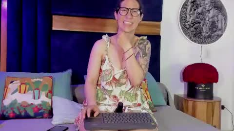 Kissing Company online show from July 2026 04:04:01 AM