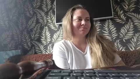 kissmelory online show from November 2025 11:20:02 AM