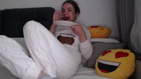 Snapshot of kitcatheaven4u chatting on July 2026 06:20:01 AM Im Amaia Everyone Merry Christmas online show from July 2026 06:20:01 AM