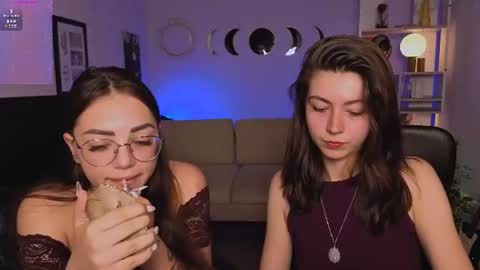 kitniss online show from June 2026 07:20:01 PM