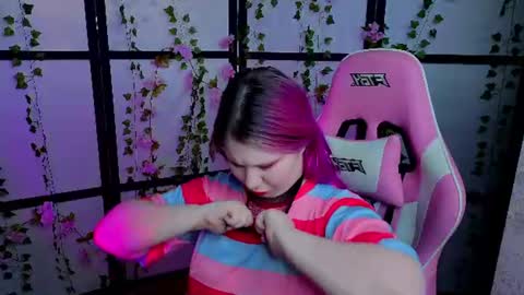 kitsune_little online show from July 2026 07:37:02 AM