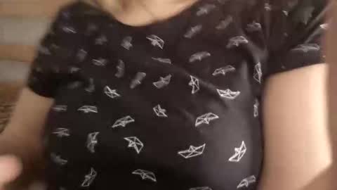 Snapshot of kitsuneniki chatting on February 2026 06:26:02 PM kitsuneniki online show from February 2026 06:26:02 PM