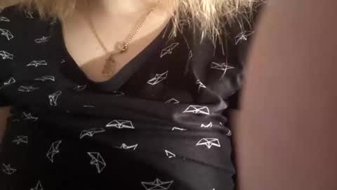 Snapshot of kitsuneniki chatting on February 2026 05:53:02 PM kitsuneniki online show from February 2026 05:53:02 PM