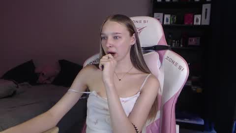 kitsuneyX online show from July 2026 11:53:01 PM