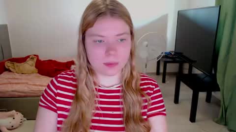 Jennyblonde and Emmabrunette online show from May 2026 02:45:01 PM